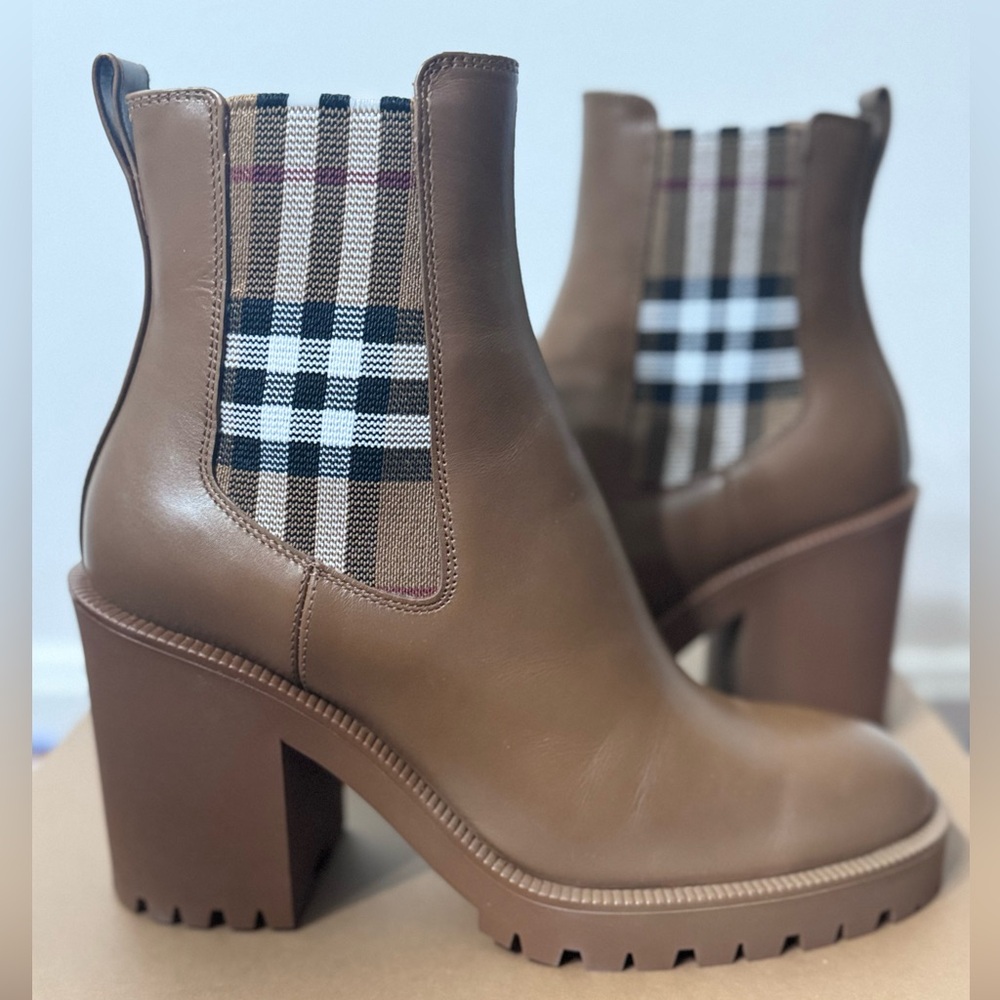 Burberry Check Panel Leather Ankle Boots 👢 size 37.5/ 7.5